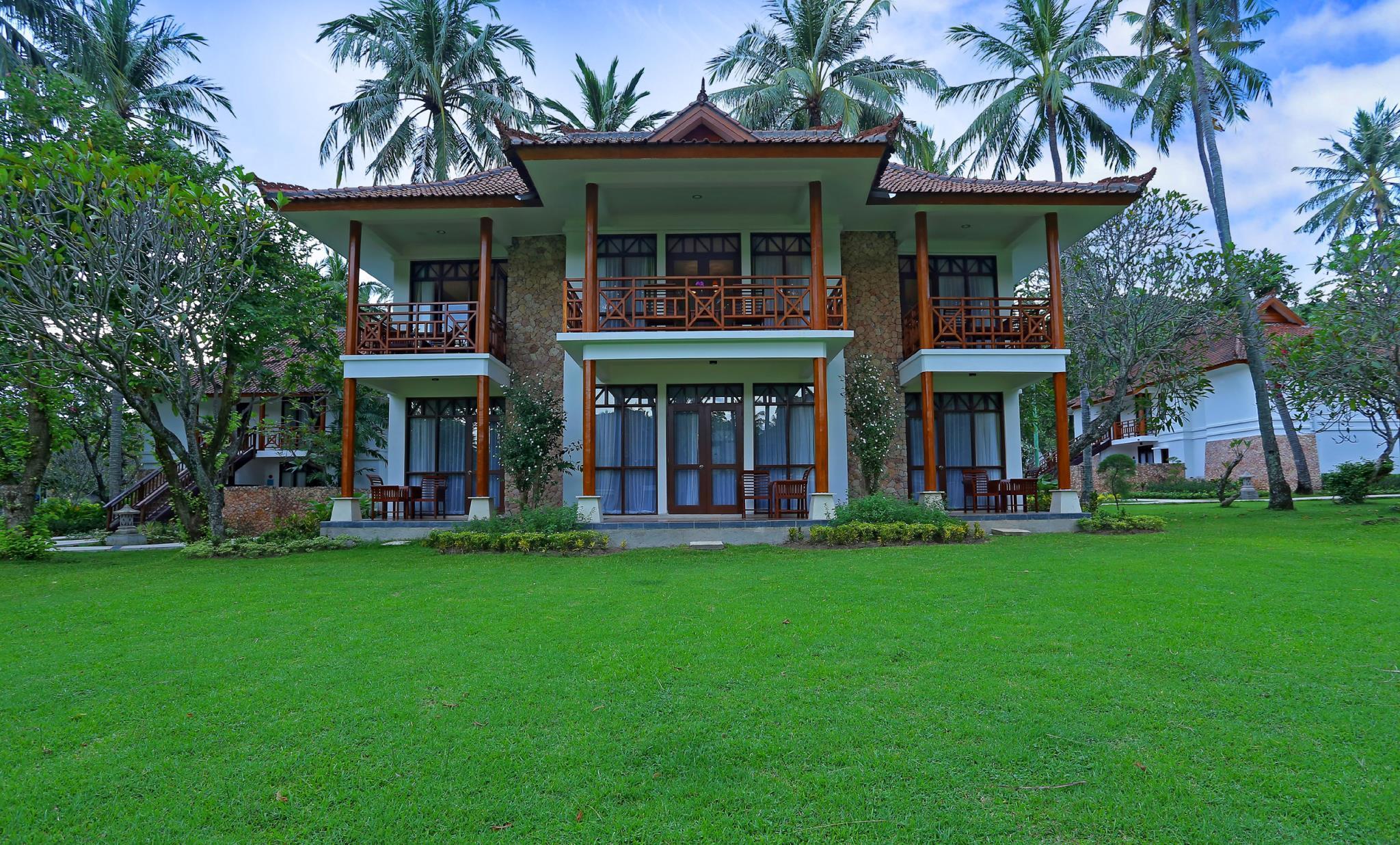 Holiday Resort Lombok Senggigi Exterior photo