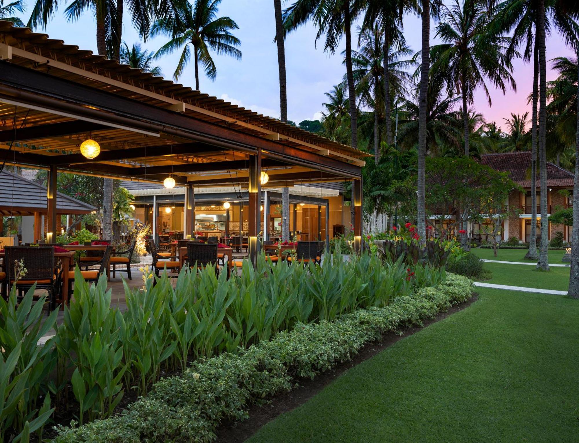 Holiday Resort Lombok Senggigi Exterior photo